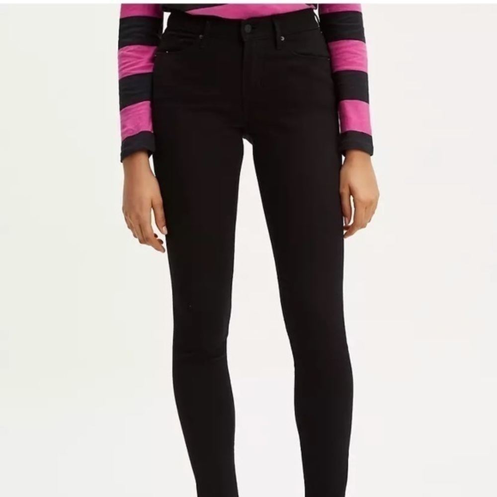 PREMIUM LEVIS CURVE LOVE SKINNY